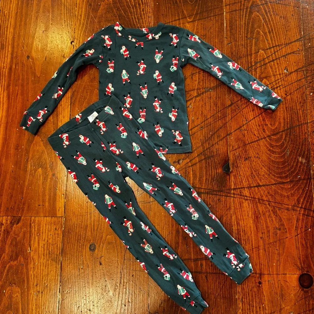 GAP Kids Santa Pajama Set -Green.‎ 5T